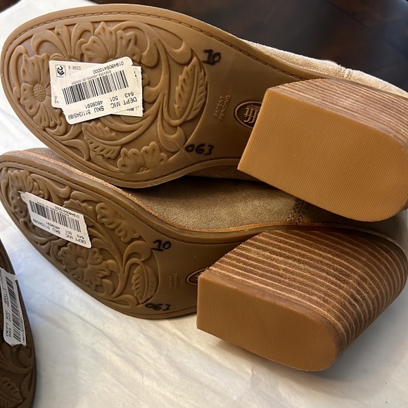 Sofft Tara Barley Suede Booties. - Picture 10 of 11